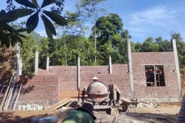 Xóa nhà tạm, nhà dột nát tại xã Thu Cúc, tỉnh Phú Thọ, (Ảnh: Tạ Toàn/TTXVN)