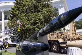 Hệ thống phòng thủ tên lửa đạn đạo tầm cao giai đoạn cuối (THAAD) của Mỹ được trưng bày trong buổi giới thiệu sản phẩm năm 2019, tại Washington. Ảnh minh họa. (Nguồn: AP)
