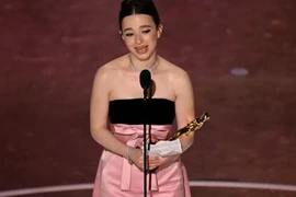 Mikey Madison tỏa sáng với giải Nữ diễn viên chính xuất sắc nhất tại Giải Oscar 2025. (Nguồn: AFP)