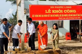 Ủy ban Mặt trận Tổ quốc xã Phước Long, tỉnh Cà Mau tổ chức lễ khởi công xây dựng nhà Đại Đoàn kết cho hộ nghèo, cận nghèo, hộ có con ruột của người hoạt động kháng chiến bị nhiễm chất độc hóa học khó khăn về nhà ở. (Ảnh: TTXVN phát)