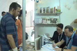 Gian hàng Việt Nam tại Hội chợ Sách quốc tế ở Cuba thu hút nhiều độc giả