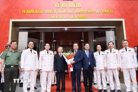 Chủ tịch Quốc hội Trần Thanh Mẫn dự Lễ kỷ niệm 70 năm Ngày truyền thống lực lượng Cảnh sát kinh tế. (Ảnh: Doãn Tấn/TTXVN)