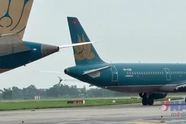 Đình chỉ bay hai tổ phi công sau vụ va chạm máy bay tại Nội Bài