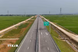 Một vị trí trên cao tốc Bắc- Nam, đoạn Hàm Nghi-Vũng Áng. (Ảnh: Hữu Quyết/TTXVN)