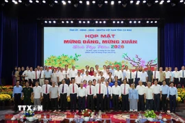 Buổi họp mặt là dịp để toàn Đảng bộ, dân và quân tỉnh nhà tiếp tục phát huy truyền thống đoàn kết, thống nhất, nâng cao quyết tâm thực hiện thắng lợi các mục tiêu, nhiệm vụ chính trị trong giai đoạn mới. (Ảnh: Huỳnh Anh/ TTXVN)