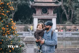 Nhiều du khách đến với Hà Nội dịp tết Ất Tỵ 2025. (Ảnh: Phạm Tuấn Anh/TTXVN)
