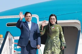 Thủ tướng Phạm Minh Chính và Phu nhân Lê Thị Bích Trân rời Kuwait, tiếp tục lên đường thăm chính thức Algeria. (Ảnh: Dương Giang/TTXVN)