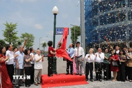 Lễ gắn biển tên đường Trần Kim Xuyến và đường Đào Tùng tại thành phố Bắc Giang. Đây là hai nhà báo của TTXVN có nhiều đóng góp cho sự nghiệp báo chí của Ngành cũng như nền báo chí Cách mạng Việt Nam nói chung (8/9/2023). (Ảnh: Danh Lam/TTXVN)