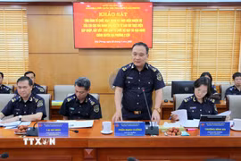 Ông Trần Mạnh Cường, Chi Cục trưởng, Chi cục Hải quan khu vực 3 phát biểu. (Ảnh: Minh Thu/TTXVN)