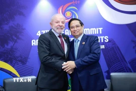 Thủ tướng Phạm Minh Chính gặp Tổng thống Brazil Lula da Silva. (Ảnh: Dương Giang/TTXVN)