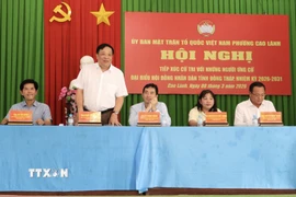 Ông Phạm Thành Ngại - Chủ tịch Ủy ban Nhân dân tỉnh Đồng Tháp phát biểu trong buổi tiếp xúc cử tri. (Ảnh: Hồng Nhung/TTXVN)