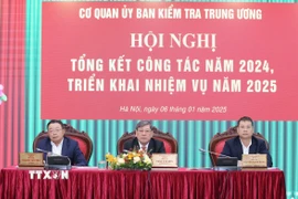 Các đồng chí điều hành hội nghị. (Ảnh: Phương Hoa/TTXVN)