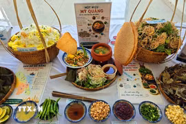 Một niêu Mỳ Quảng với đủ các hương vị xứ Quảng được giới thiệu tại Hội thảo. (Ảnh: Trần Lê Lâm/TTXVN)