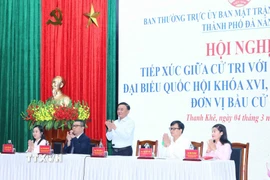 Thường trực Ban Bí thư Trần Cẩm Tú dự Hội nghị tiếp xúc cử tri với người ứng cử Đại biểu Quốc hội khóa XVI, đơn vị bầu cử số 1. (Ảnh: Phương Hoa/TTXVN)