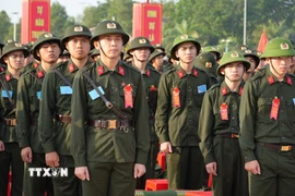 Thanh niên Khánh Hòa thể hiện quyết tâm hoàn thành tốt nhiệm vụ. (Ảnh: Nguyễn Thành/TTXVN)