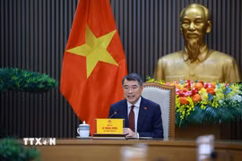 Thủ tướng Chính phủ Lê Minh Hưng điện đàm với Thủ tướng Trung Quốc Lý Cường. (Ảnh: Dương Giang/TTXVN)