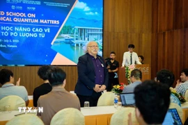 Các giáo sư hàng đầu tham gia diễn thuyết tại sự kiện. (Ảnh: TTXVN phát)