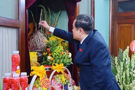 Chủ tịch Quốc hội tưởng nhớ Chủ tịch Hồ Chí Minh tại Phủ Chủ tịch