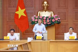 Thủ tướng Lê Minh Hưng chủ trì họp về nhà ở cho thuê trên địa bàn Thành phố Hà Nội. (Ảnh: Dương Giang/TTXVN)
