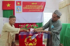 An Giang: Cử tri dân tộc Chăm nơi vùng biên giới rộn ràng đi bầu cử 