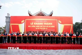 Tổng Bí thư Tô Lâm và đoàn công tác Trung ương đến dự Lễ Khánh thành Nhà tưởng niệm Chủ tịch Hồ Chí Minh tại di tích đồi E2 ở phường Điện Biên Phủ, tỉnh Điện Biên. (Ảnh: Thống Nhất/TTXVN)