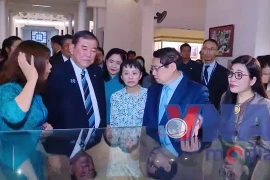Hai Thủ tướng Việt Nam và Nhật Bản tham quan Bảo tàng Lịch sử Quốc gia Việt Nam