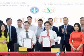 Lễ ký kết thỏa thuận hợp tác với Hiệp hội Thương mại giống cây trồng Việt Nam, Hiệp hội Phân bón Việt Nam, Hội Doanh nghiệp sản xuất và kinh doanh thuốc bảo vệ thực vật Việt Nam. (Nguồn: Báo Nông nghiệp và Môi trường).