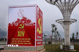 Các khẩu hiệu, băng rôn tuyên truyền về Đại hội đại biểu toàn quốc lần thứ XIV của Đảng tại quảng trường Hòa Bình. (Ảnh: Thanh Hải/TTXVN)