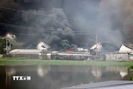 Hiện trường đám cháy vụ da giày tại thôn Đông Tiến, xã Chấn Hưng, thành phố Hải Phòng sáng 14/12. (Ảnh: Hoàng Ngọc/TTXVN)