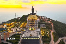 Toàn cảnh Khu Du lịch Quốc gia núi Bà Đen. (Ảnh: Minh Phú/TTXVN)