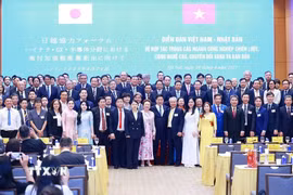 Thủ tướng Phạm Minh Chính và Thủ tướng Nhật Bản Ishiba Shigeru với lãnh đạo các doanh nghiệp tham dự Diễn đàn doanh nghiệp Việt Nam-Nhật Bản. (Ảnh: Dương Giang/TTXVN)