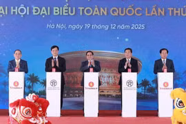 Thủ tướng Chính phủ Phạm Minh Chính, Bí thư Thành ủy Hà Nội Nguyễn Duy Ngọc và các đại biểu thực hiện nghi thức khởi công, khánh thành các công trình, dự án chào mừng Đại hội đại biểu toàn quốc lần thứ XIV của Đảng.