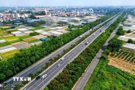 Tuyến đường Võ Nguyên Giáp nối cầu Nhật Tân với sân bay quốc tế Nội Bài. (Ảnh: Tuấn Anh/TTXVN)