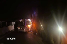 Hiện trường vụ tai nạn trên cao tốc Mai Sơn-Quốc lộ 45 đoạn qua tỉnh Thanh Hóa. (Ảnh: TTXVN phát)