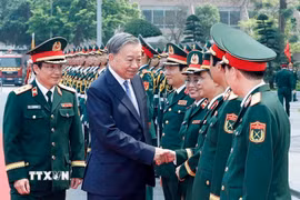 Tổng Bí thư Tô Lâm, Bí thư Quân ủy Trung ương và các đại biểu tại lễ kỷ niệm. (Ảnh: Thống Nhất/TTXVN)