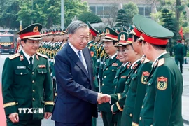 Tổng Bí thư Tô Lâm, Bí thư Quân ủy Trung ương và các đại biểu tại lễ kỷ niệm. (Ảnh: Thống Nhất/TTXVN)