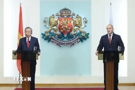 Tổng Bí thư Tô Lâm và Tổng thống Bulgaria Rumen Radev tại cuộc gặp gỡ báo chí. (Ảnh: Thống Nhất/TTXVN)