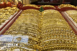 Vàng trở thành tài sản được săn đón nhất trong tuần qua do nhu cầu trú ẩn an toàn của giới đầu tư toàn cầu. (Ảnh: Hứa Chung/TTXVN)