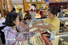 Giao dịch vàng. (Ảnh: Hứa Chung/TTXVN)
