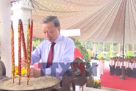 Tổng Bí thư, Chủ tịch nước Tô Lâm dâng hương tại Nghĩa trang Liệt sỹ Đồi 82 Tân Biên