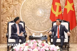 Đồng chí Trần Cẩm Tú, Ủy viên Bộ Chính trị, Thường trực Ban Bí thư tiếp Đại sứ Singapore tại Việt Nam Rajpal Singh. (Ảnh: Phương Hoa/TTXVN)