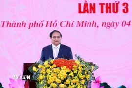 Thủ tướng Phạm Minh Chính phát biểu tại Lễ đón nhận danh hiệu Anh hùng Lực lượng vũ trang lần thứ 3 của Lực lượng vũ trang Thành phố Hồ Chí Minh. (Ảnh: Dương Giang/TTXVN)