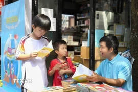 Đường Sách Thành phố Hồ Chí Minh (đường Nguyễn Văn Bình, Quận 1) đi vào hoạt động từ năm 2016, là đường sách đầu tiên được triển khai trên cả nước và là mô hình hiệu quả trong lan tỏa văn hóa đọc tới công chúng, nhất là giới trẻ (2024). (Ảnh: TTXVN)