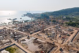 Các dự án, công trình hạ tầng phục vụ Hội nghị Cấp cao APEC 2027 đang giai đoạn thi công trên đại công trường Phú Quốc (An Giang). (Ảnh: TTXVN phát)