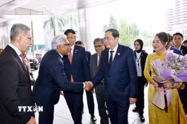 Chủ tịch Quốc hội Trần Thanh Mẫn và Phu nhân thăm Trụ sở và làm việc với Tập đoàn Petronas. (Ảnh: Doãn Tấn/ TTXVN)