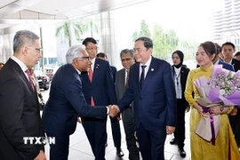 Chủ tịch Quốc hội Trần Thanh Mẫn và Phu nhân thăm Trụ sở và làm việc với Tập đoàn Petronas. (Ảnh: Doãn Tấn/ TTXVN)