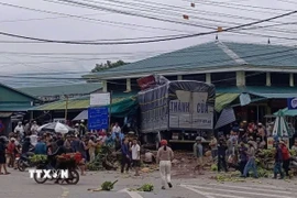 Hiện trường vụ tai nạn giao thông nghiêm trọng. (Nguồn: TTXVN phát)