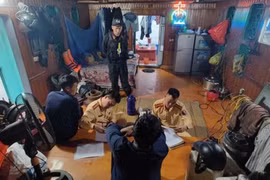 Đấu tranh, làm rõ phương thức, thủ đoạn của đối tượng khai thác cát trái phép. (Nguồn: Cục Cảnh sát Giao thông)