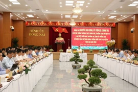 Quang cảnh buổi làm việc của Phó Thủ tướng Thường trực Chính phủ Nguyễn Hòa Bình và Ban Thường vụ Tỉnh ủy Đồng Nai về giải quyết các vấn đề khó khăn, vướng mắc các dự án tồn đọng trên địa bàn tỉnh. (Nguồn: Báo Chính phủ)