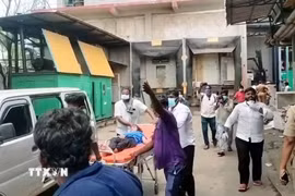 Hiện trường vụ rò rỉ khí amoniac tại nhà máy chế biến hải sản ở Chennai, bang Tamil Nadu, Ấn Độ, ngày 21/6/2026. (Ảnh: ANI/TTXVN)